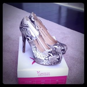 Chinese Laundry Snake Print Platform Heels Size 8